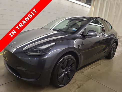 Used 2024 Tesla Model Y Long Range image 1