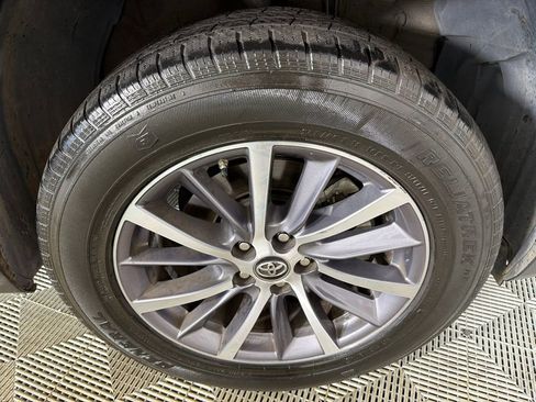 Used 2019 Toyota Highlander XLE image 14