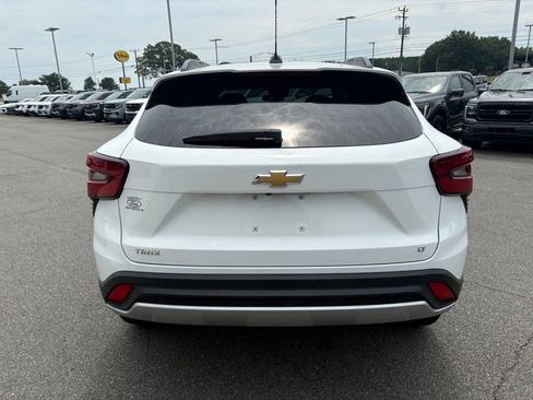 Used 2025 Chevrolet Trax LT FWD image 5