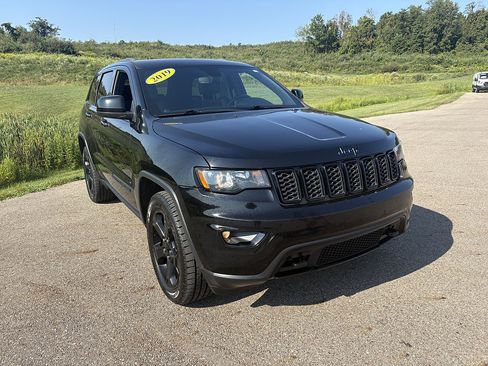 Used 2019 Jeep Grand Cherokee Laredo AWD/4WD image 6
