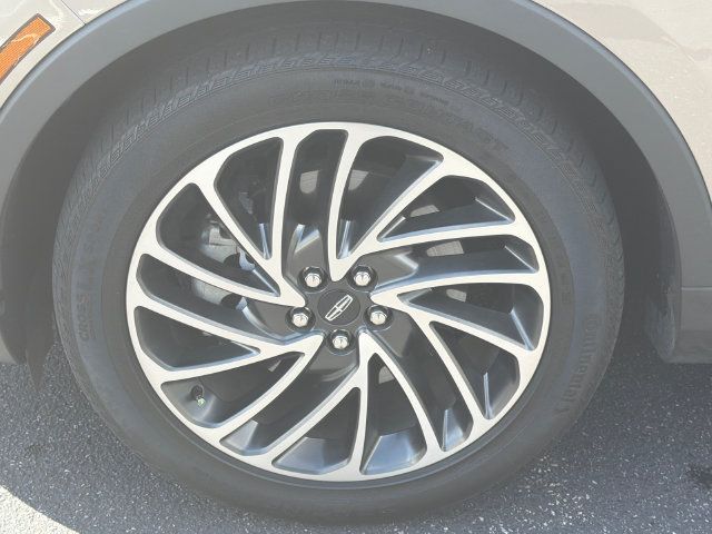 Used 2020 Lincoln Nautilus Reserve w/ Equipment Group 201A FWD image 13