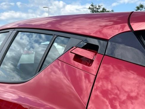 Used 2021 Toyota C-HR XLE FWD image 11