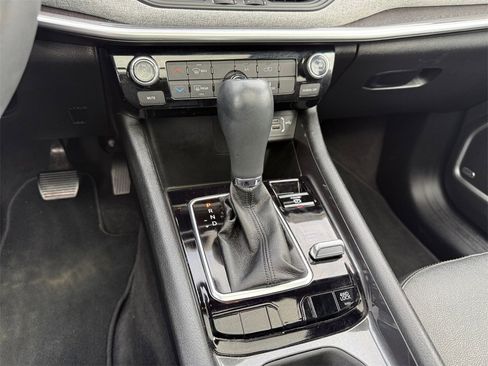 Used 2023 Jeep Compass Latitude w/ Sun and Sound Group image 14