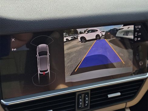 Used 2022 Porsche Cayenne Platinum Edition image 21