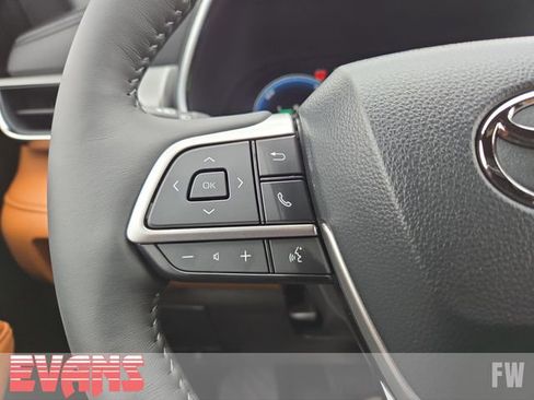 New 2026 Toyota Highlander Platinum image 17