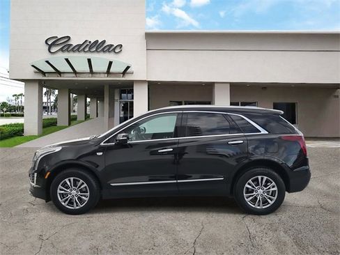 Used 2022 Cadillac XT5 Premium Luxury w/ Technology Package image 2