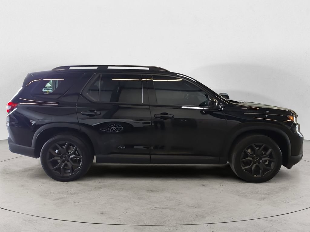Used 2025 Honda Pilot Black Edition image 4