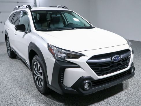 Used 2023 Subaru Outback Premium AWD/4WD image 5