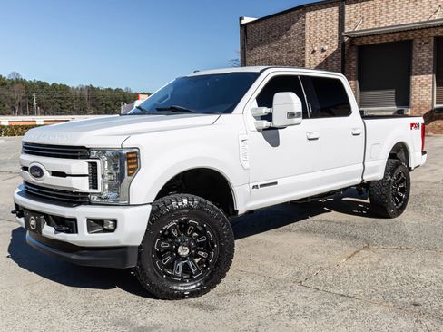 Used 2018 Ford F250 XLT w/ XLT Value Package image 2