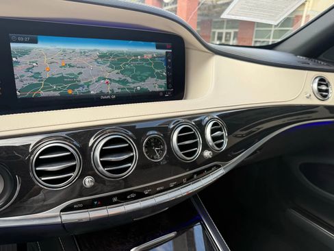 Used 2018 Mercedes-Benz S 560 Sedan image 30