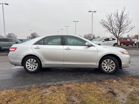 Used 2011 Toyota Camry LE image 10
