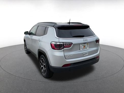 Used 2025 Jeep Compass Limited image 11