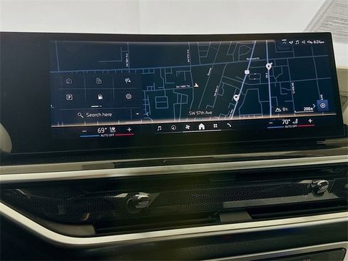 Used 2024 BMW X6 xDrive40i w/ Premium Package image 16