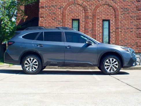 Used 2020 Subaru Outback Premium image 5