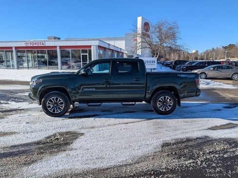 Used 2021 Toyota Tacoma TRD Sport image 2