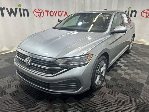 Used 2024 Volkswagen Jetta SE image 3