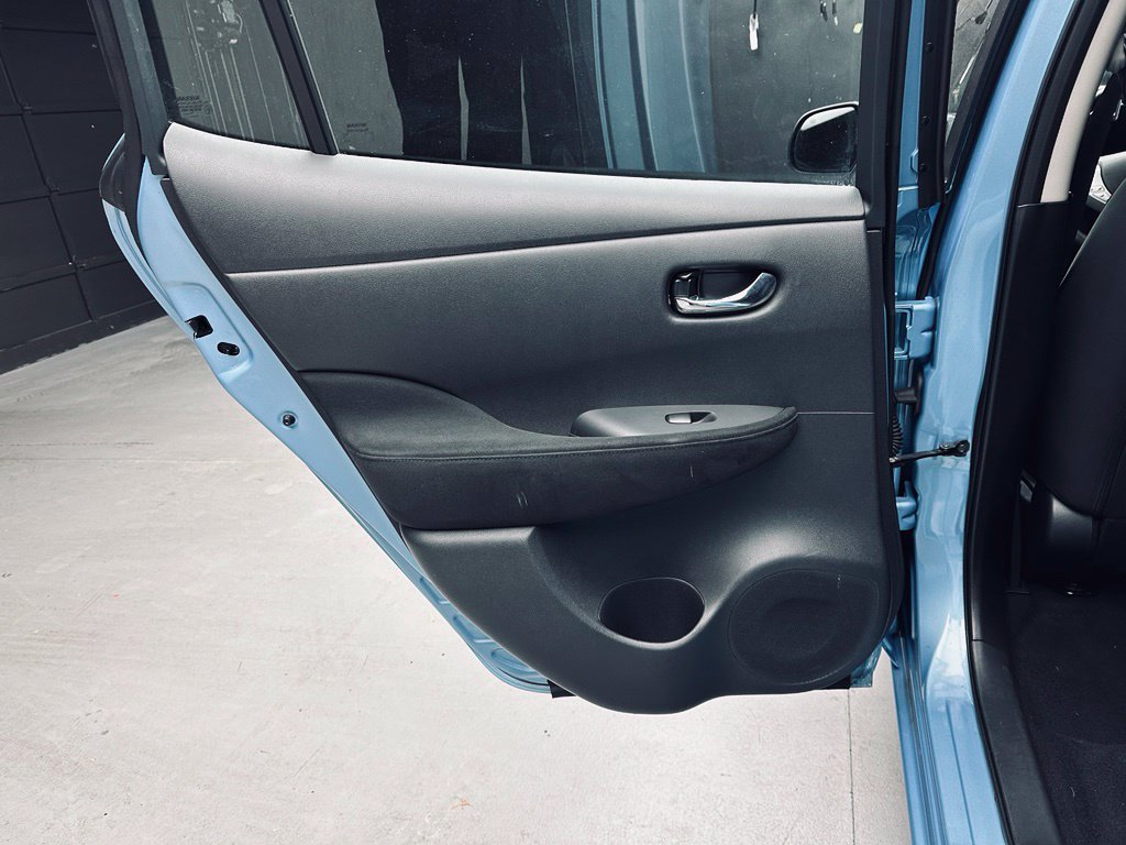 Used 2015 Nissan Leaf S FWD image 23