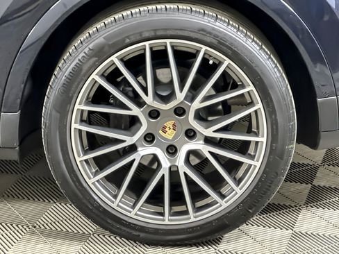 Used 2022 Porsche Cayenne Platinum Edition AWD/4WD image 25