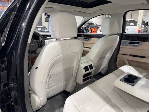 Used 2016 Jaguar XF Prestige image 12