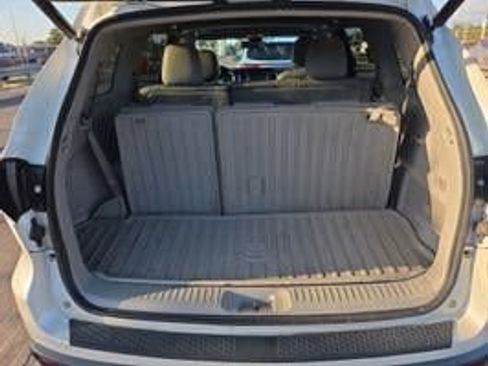 Used 2017 Toyota Highlander XLE AWD/4WD image 8