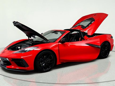 Used 2025 Chevrolet Corvette Stingray Premium Cpe w/ Stealth Interior Trim Package RWD image 9