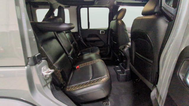Used 2022 Jeep Wrangler Unlimited Sahara AWD/4WD image 18