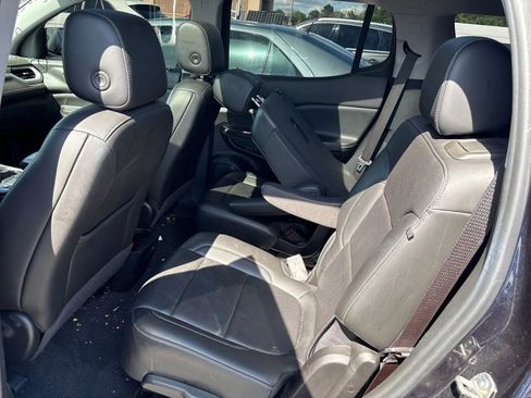 Used 2021 GMC Acadia SLT w/ LPO, Floor Liner Package FWD image 5
