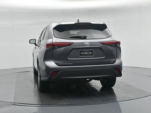 Used 2024 Toyota Highlander LE image 35