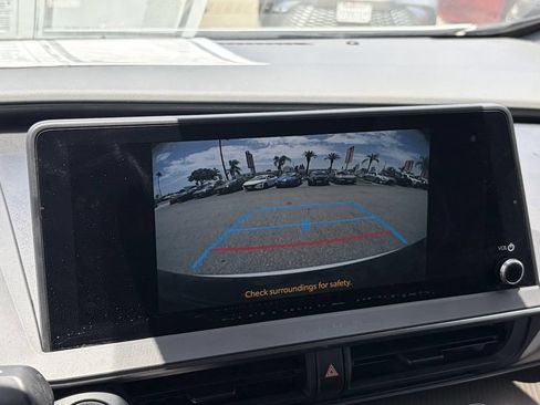 Certified 2024 Toyota Prius XLE FWD image 28