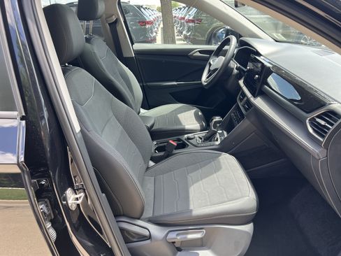 Certified 2025 Volkswagen Taos SE AWD/4WD image 27