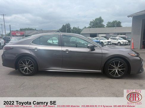 Used 2022 Toyota Camry SE FWD image 2