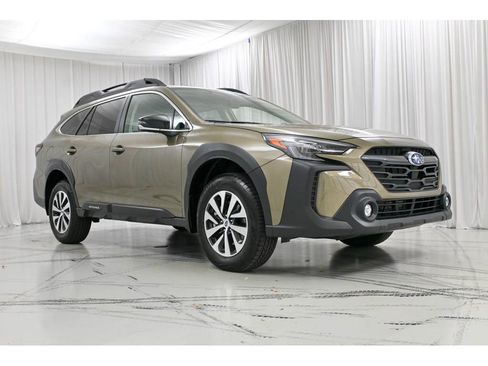 Used 2025 Subaru Outback Premium w/ Popular Package #1 image 2
