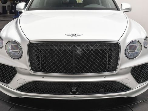 New 2025 Bentley Bentayga image 28