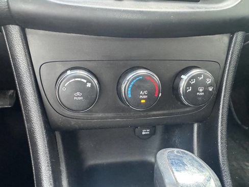 Used 2014 Dodge Avenger SE w/ Blacktop Package image 25