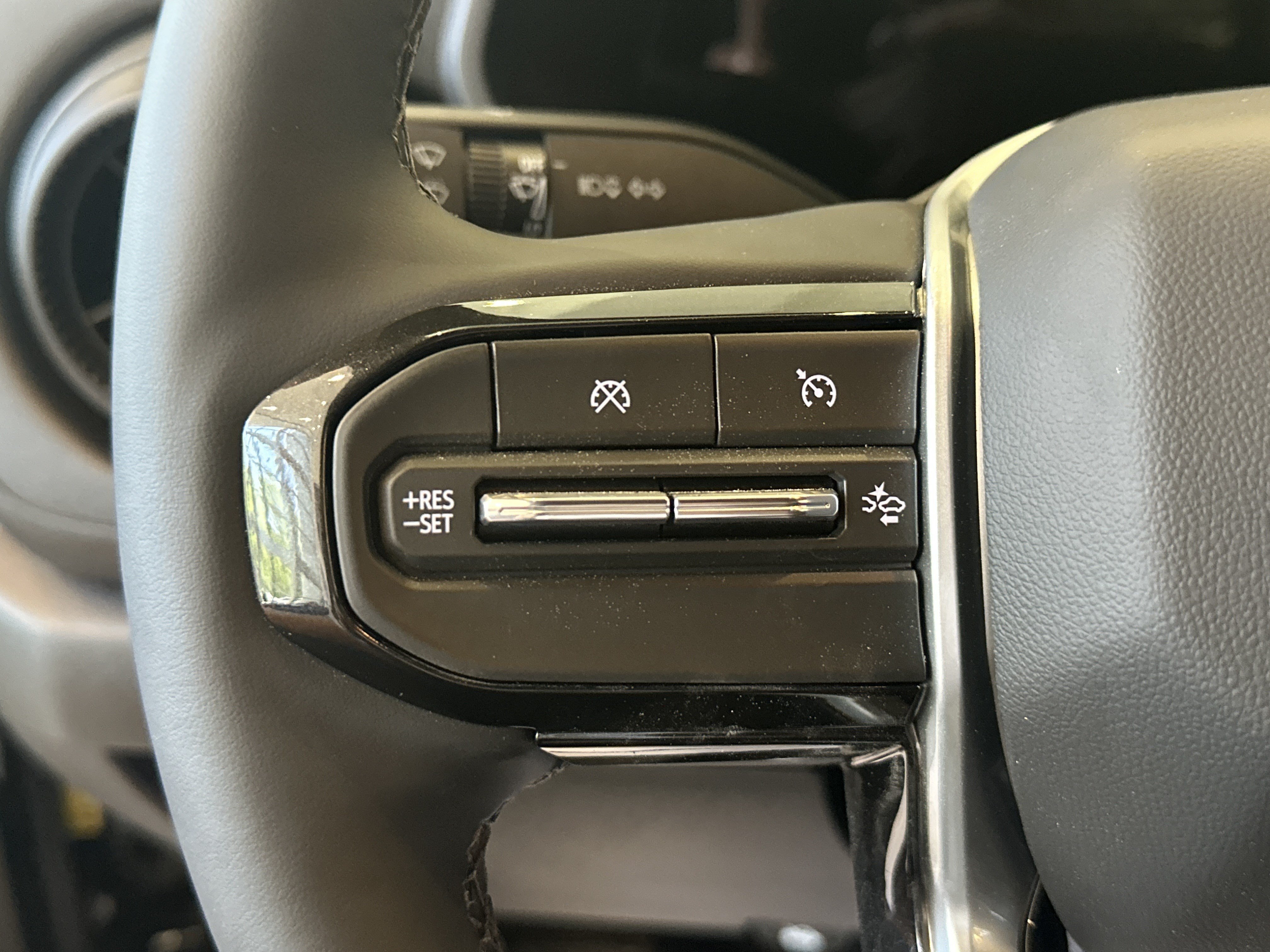 New 2026 Chevrolet Colorado Trail Boss w/ Off-Road Front Bumper Package AWD/4WD image 23