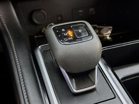Used 2023 Nissan Pathfinder SL w/ Black Appearance Package AWD/4WD image 18