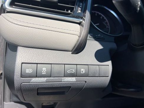 Used 2018 Toyota Camry LE image 19