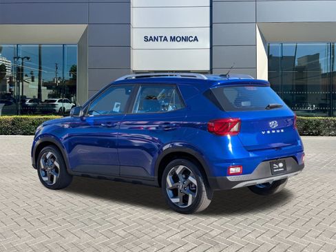 Used 2023 Hyundai Venue Limited image 8