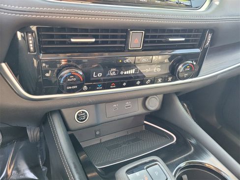 Used 2023 Nissan Rogue Platinum w/ Platinum Premium Package image 26