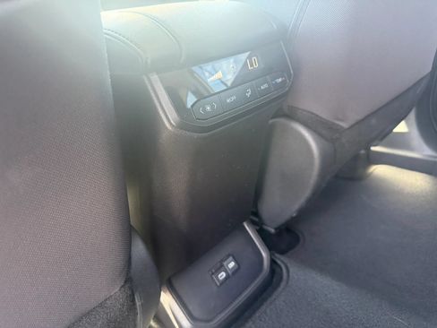 Used 2025 Toyota Highlander LE FWD image 20
