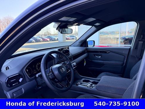 Certified 2025 Honda Pilot Sport image 31