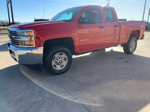 Used 2015 Chevrolet Silverado 2500 W/T AWD/4WD image 3