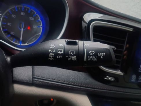 Used 2017 Chrysler Pacifica Limited image 10