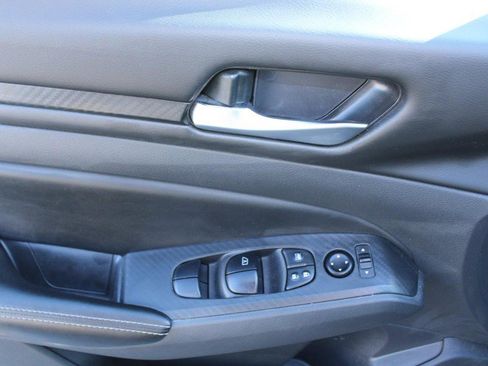 Used 2024 Nissan Altima 2.5 SV image 9