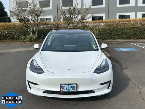 Used 2023 Tesla Model 3 Standard Range image 2