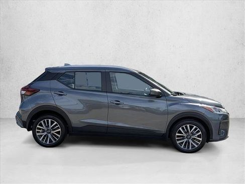 Used 2022 Nissan Kicks SV FWD image 4
