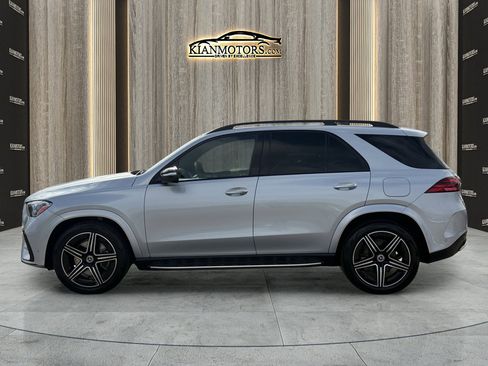 Used 2025 Mercedes-Benz GLE 450e 4MATIC w/ AMG Line Exterior image 4