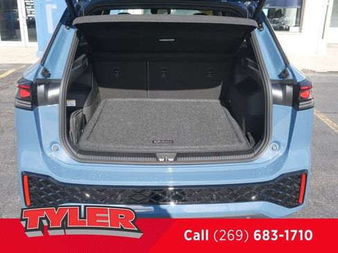 Used 2025 Volkswagen Tiguan SEL R-Line AWD/4WD image 18