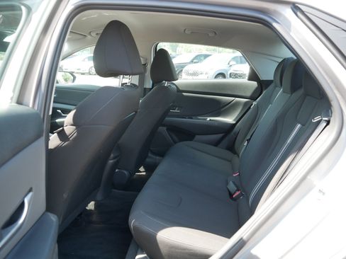 Used 2023 Hyundai Elantra SEL w/ Convenience Package FWD image 16