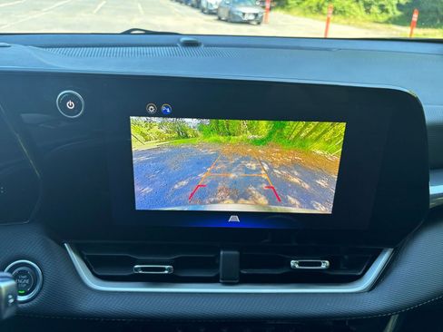 Used 2025 Chevrolet Equinox LT FWD image 23